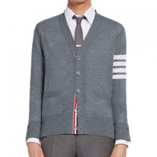 [대리석셀러] 톰브라운 파인 메리노 울 브이넥 사선 가디건 MKCS01A00011055 THOM BROWNE