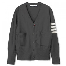 [TNN셀러] 톰브라운 브이넥 가디건 바시티 피케 THOM BROWNE