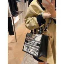 디올 Dior Book Tote 미디엄 백 M1324CETW_M06E 26cm 36cm