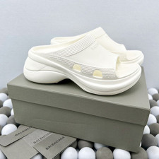 [Balenciaga] 발렌시아가 Pool Crocs 크로스 샌들 슬리퍼 화이트