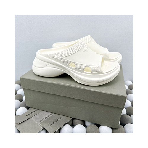 [Balenciaga] 발렌시아가 Pool Crocs 크로스 샌들 슬리퍼 화이트
