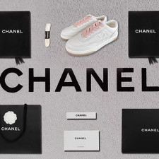 [스니커즈] CHANEL 24P 샤넬 캔버스운동화 펜던트 카프스킨 cc로고 페브릭 신발 핑크