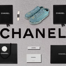 [스니커즈] CHANEL 24S 샤넬 캔버스운동화 펜던트 카프스킨 데님 파랑신발