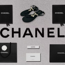 [샌들/슬리퍼] CHANEL 23S 팬더샵신발 플립플랍 크루즈슈즈 샤넬트위드 진주쪼리 CC로고 검정