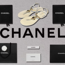 [샌들/슬리퍼] CHANEL 23S 팬더샵신발 플립플랍 크루즈슈즈 샤넬트위드 진주쪼리 CC로고 화이트