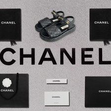 [샌들/슬리퍼] CHANEL 24C 팬더샵신발 플립플랍 크루즈슈즈 샤넬트위드 뮬샌들슬리퍼 CC로고 검정