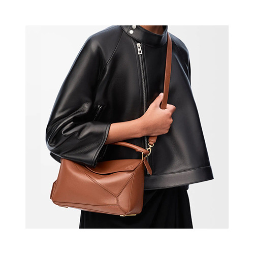 [LOEWE] 여성백 로에베 페더라이트 퍼즐가방 나파 램스킨숄더백  (정품급) 062502