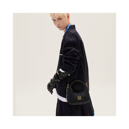 [MIUMIU] 여성백 Wander Bag 완더 마테라쎄 나파 가죽 호보백