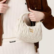 [MIUMIU] 여성백 Wander Bag 미우미우 완더 마테라쎄 나파가죽 호보핸드백
