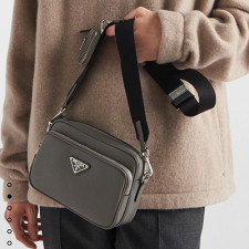 [PRADA] 남성백 FW25 BAG 프라다 사피아노 테수토 가죽 숄더백 2VH170