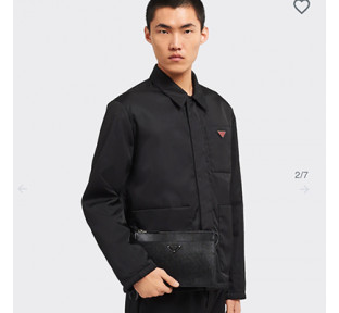 [PRADA] 남성백 FW25 Saffiano BAG 프라다 시그니처 엠보싱 스트랩 클러치 핸드백 2VF032