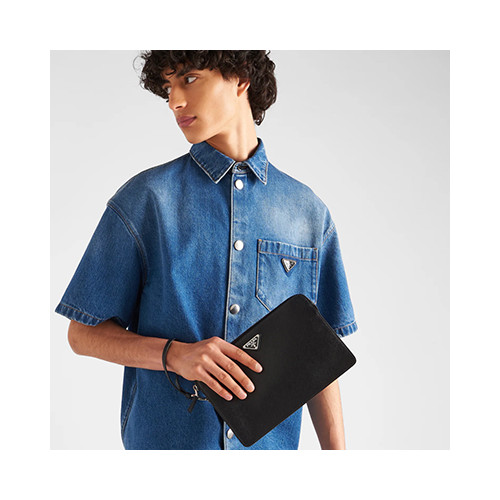 [PRADA] 남성백 FW25 Saffiano BAG 프라다 시그니처 엠보싱 스트랩 클러치 핸드백 2VF056